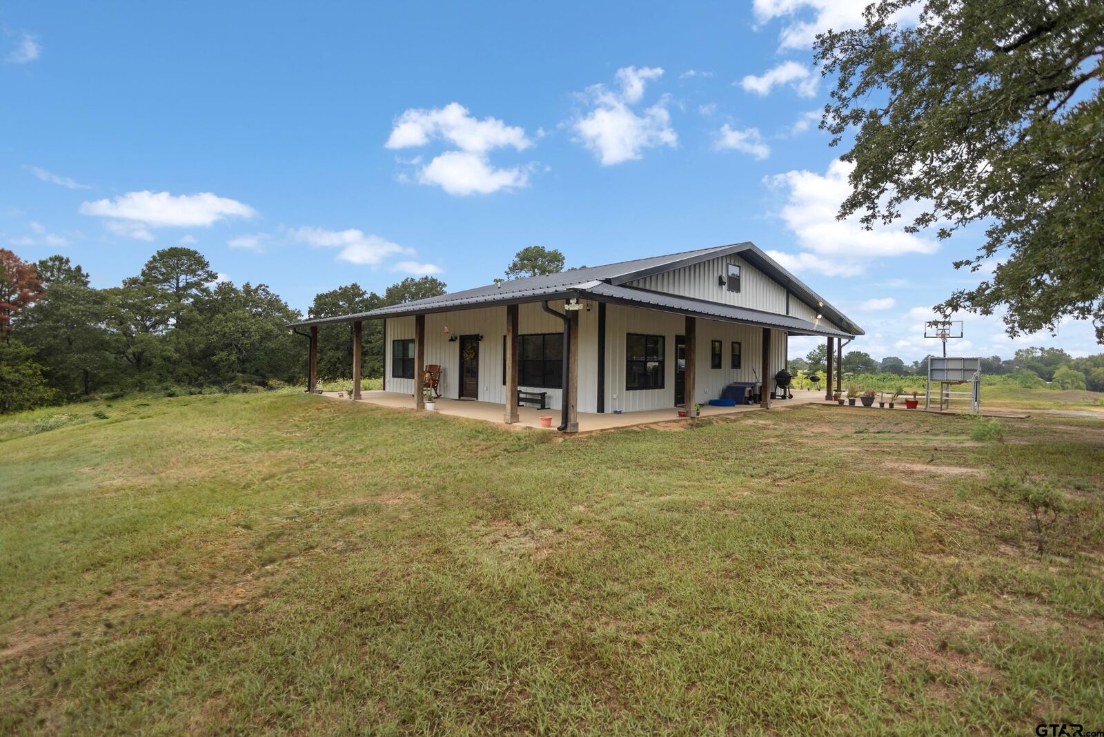 Property Photo:  425 County Road 4111  TX 75766 