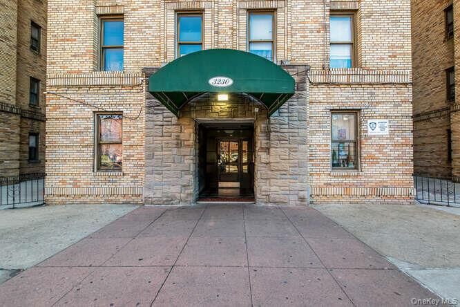 Property Photo:  3230 Cruger Avenue 2K  NY 10467 