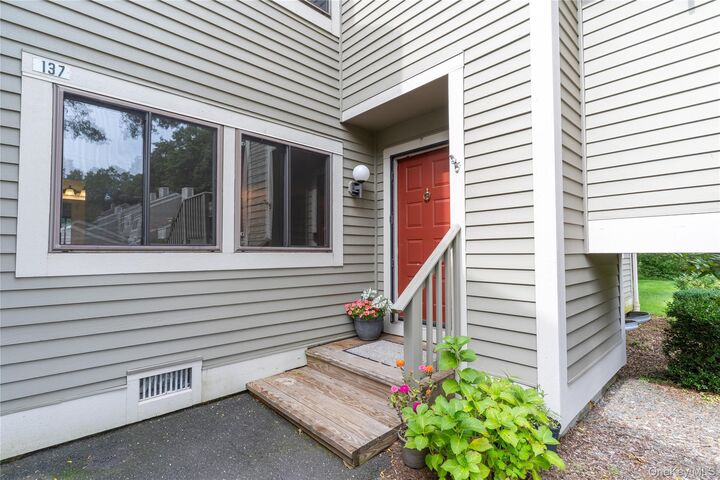 Property Photo:  137 Stone Meadow 137  NY 10590 
