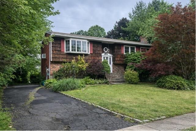 Property Photo:  106 Rockland Lane  NY 10977 