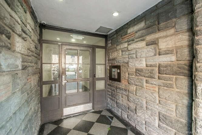 Property Photo:  3230 Cruger Avenue 4E  NY 10467 