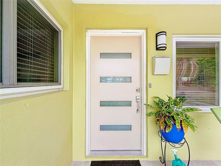 Property Photo: 6170 7th Avenue N FL 33710