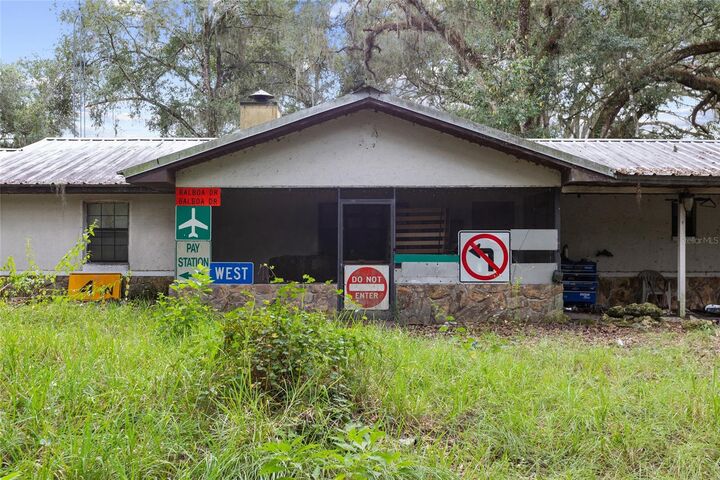 Property Photo:  935 Cr 738E  FL 33597 