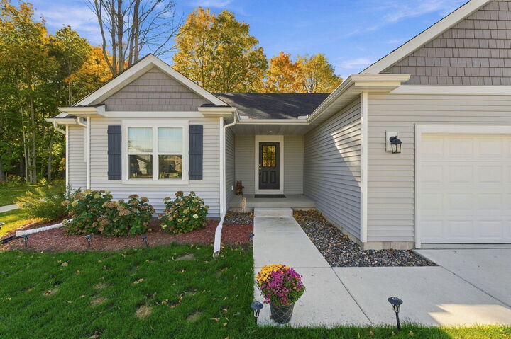 Property Photo:  W197n16648 Ridgeway Dr  WI 53037 