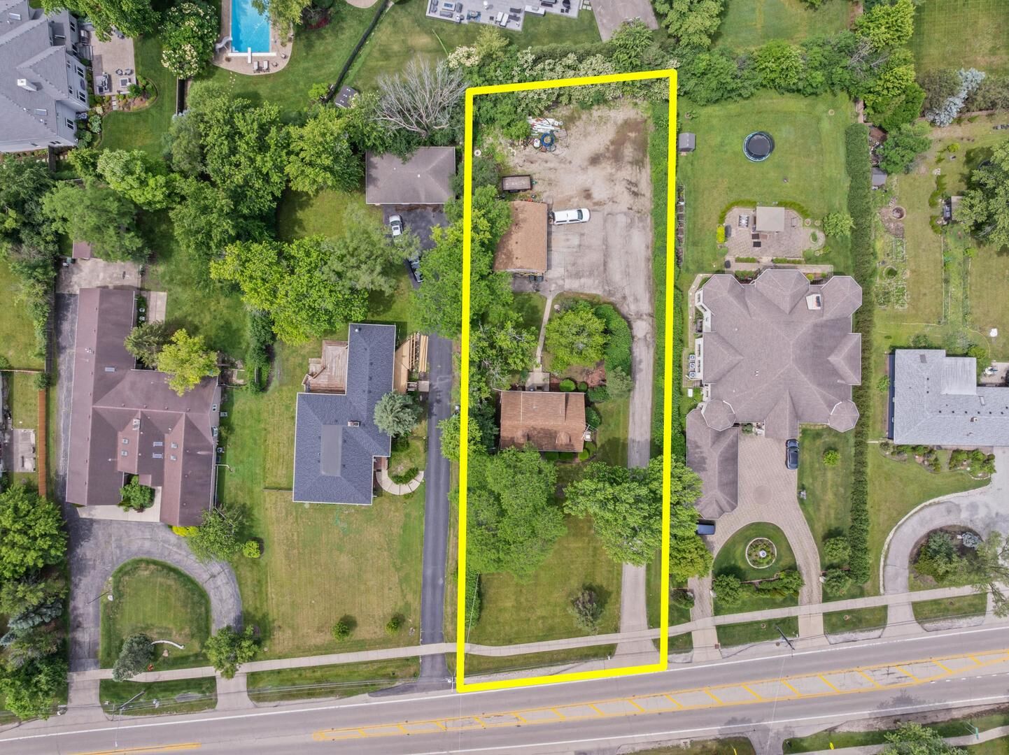 Property Photo: 1450 Sanders Road IL 60062