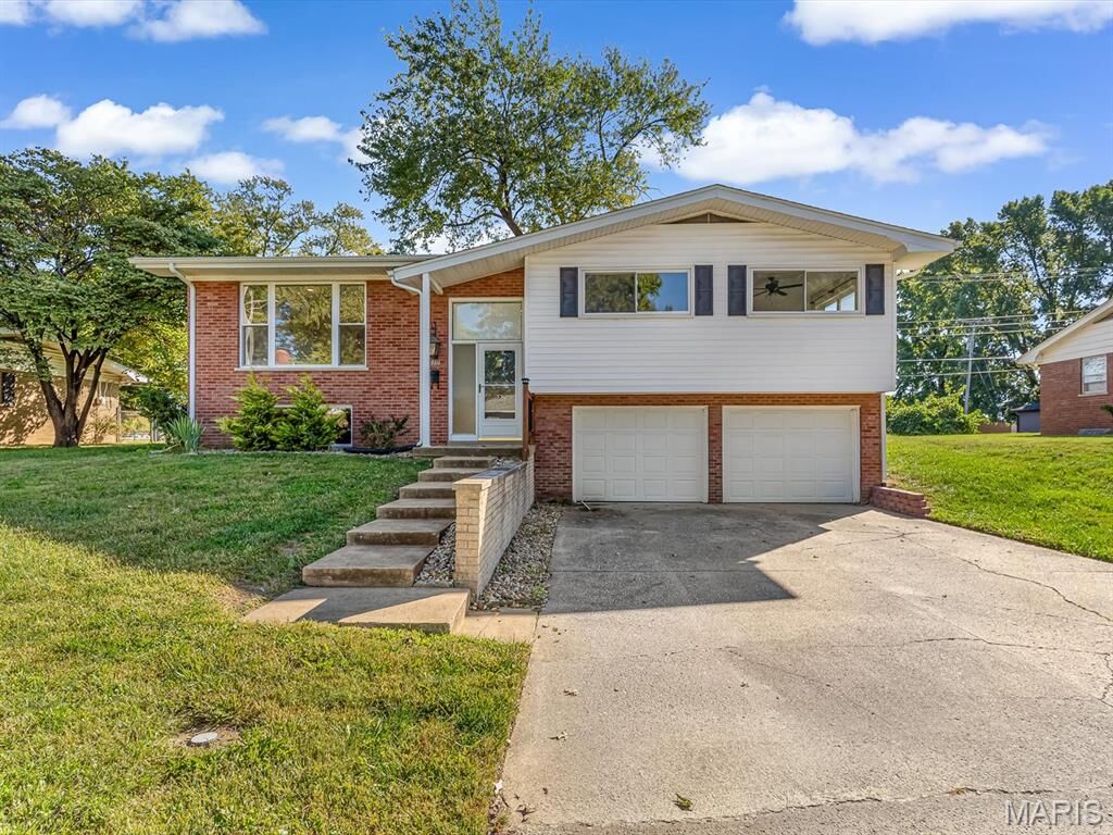Property Photo: 10 President Way IL 62226