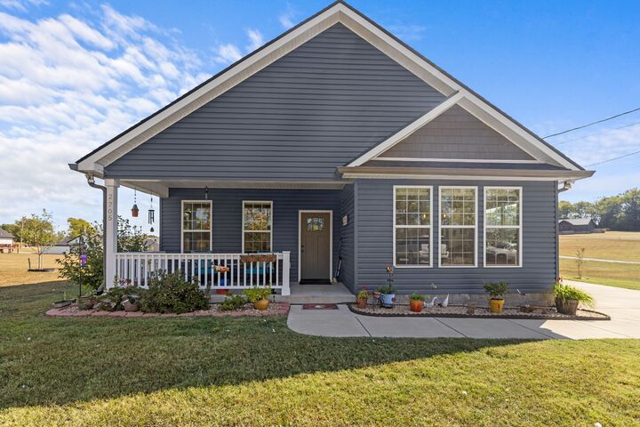 Property Photo: 2705 McConnell Rd TN 37047
