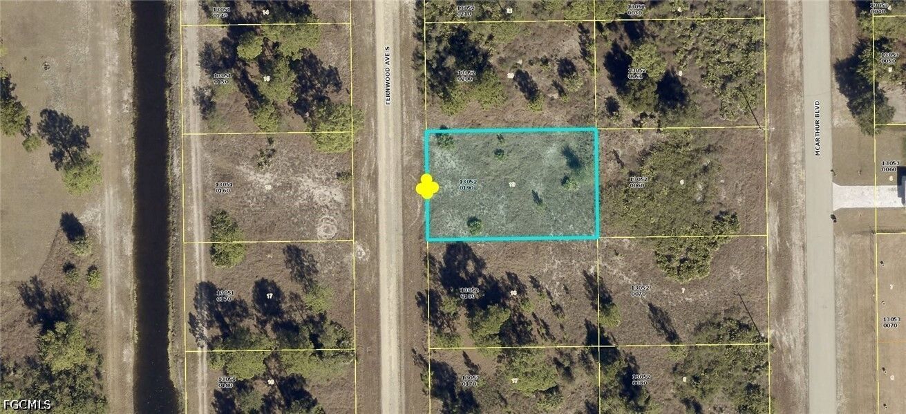 Property Photo:  419 Fernwood Avenue S  FL 33974 