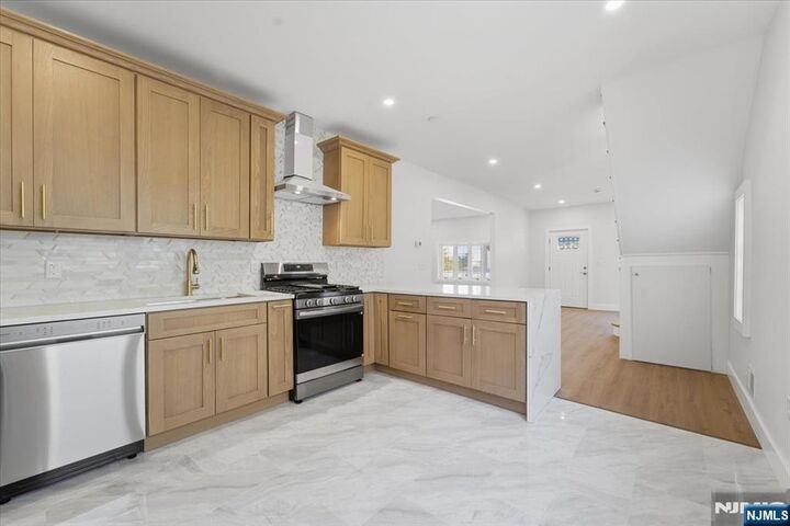 Property Photo:  95 Rutherford Place  NJ 07031 