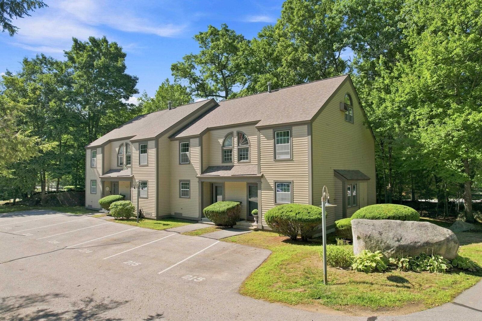 Property Photo: 1465 Hooksett Road NH 03106