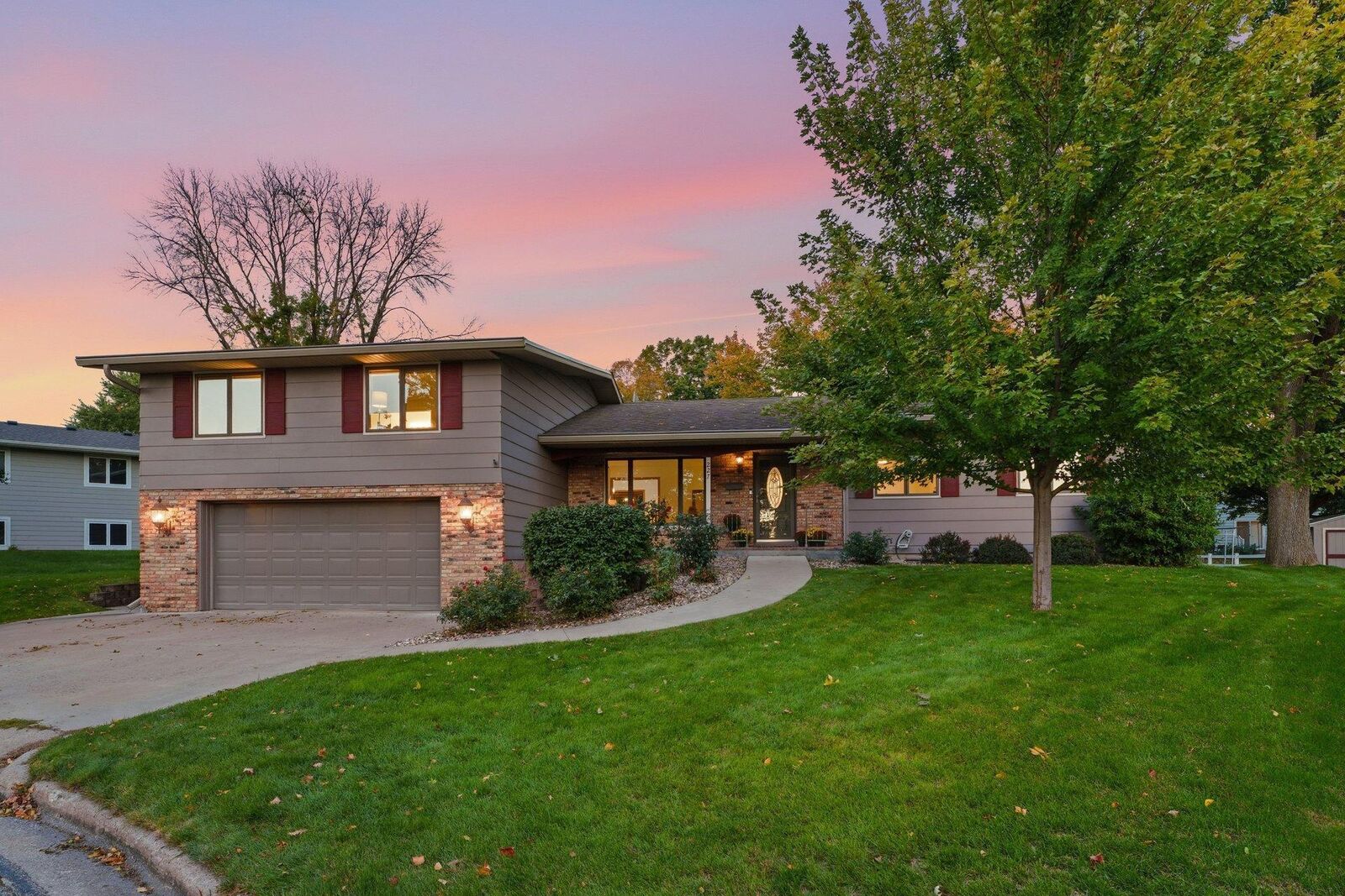 Property Photo:  227 Ridgewood Court  MN 55387 