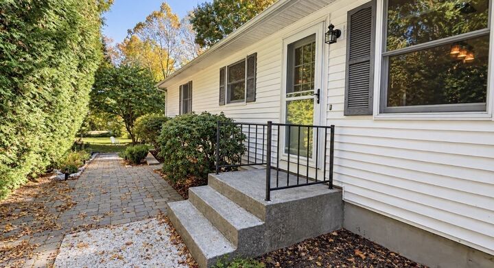 Property Photo:  2 Grandview Ln  MA 01027 
