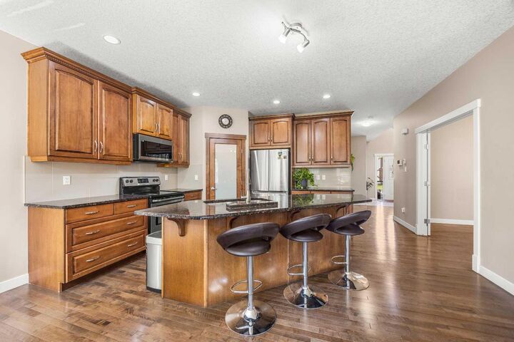Property Photo:  162 Sherwood Hill NW  AB T3R 1P7 