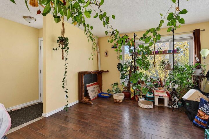 Property Photo:  9412 83 Avenue  AB T8V 5N1 