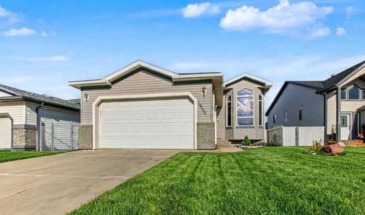 Property Photo:  10646 Royal Oaks Drive E  AB T8V 8G3 