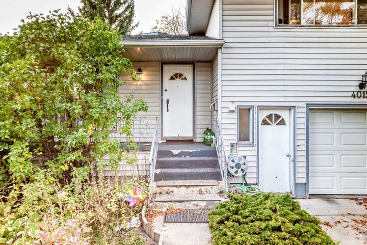 Property Photo:  4015 Centre B Street NW  AB T2K 0W3 
