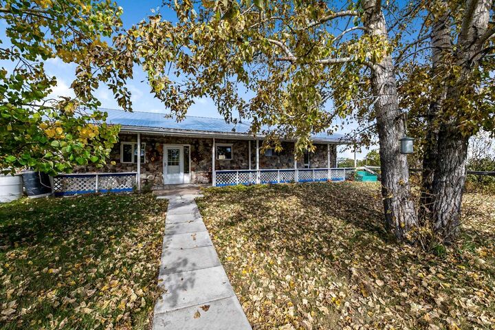Property Photo:  64076 610 Avenue W  AB T1V 1N2 