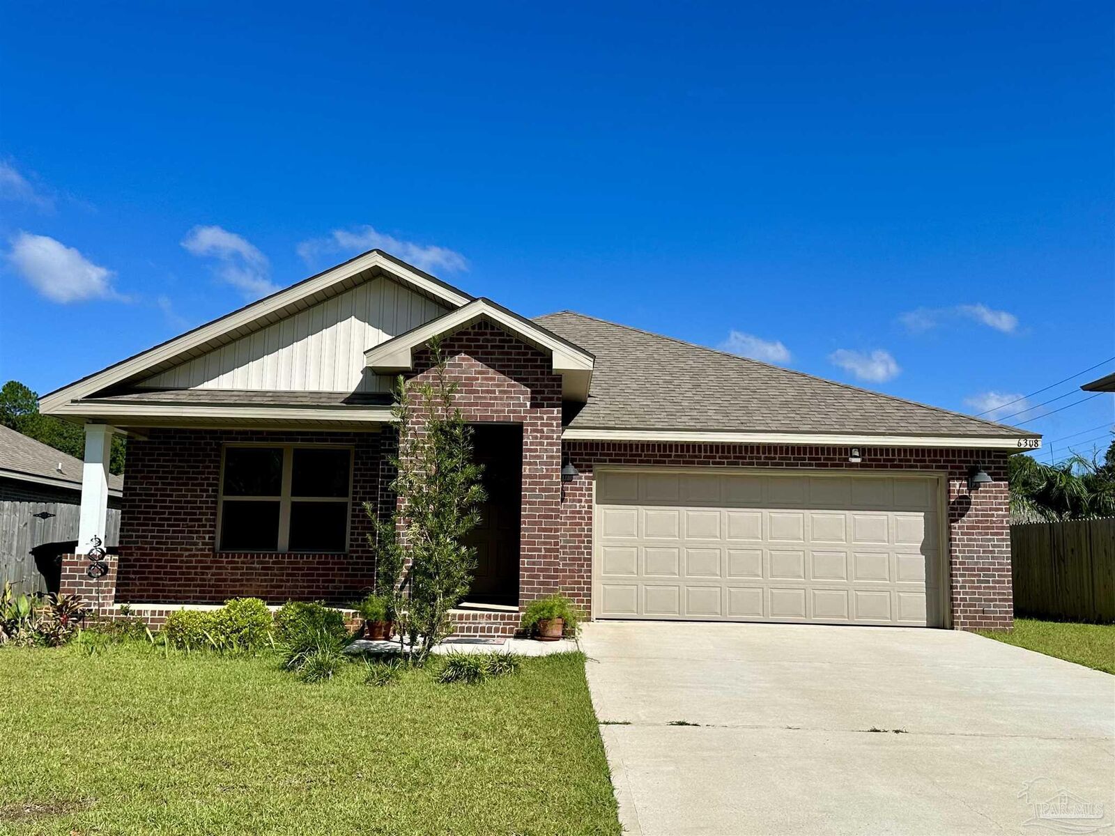 Property Photo: 6308 Berenice Cir FL 32526