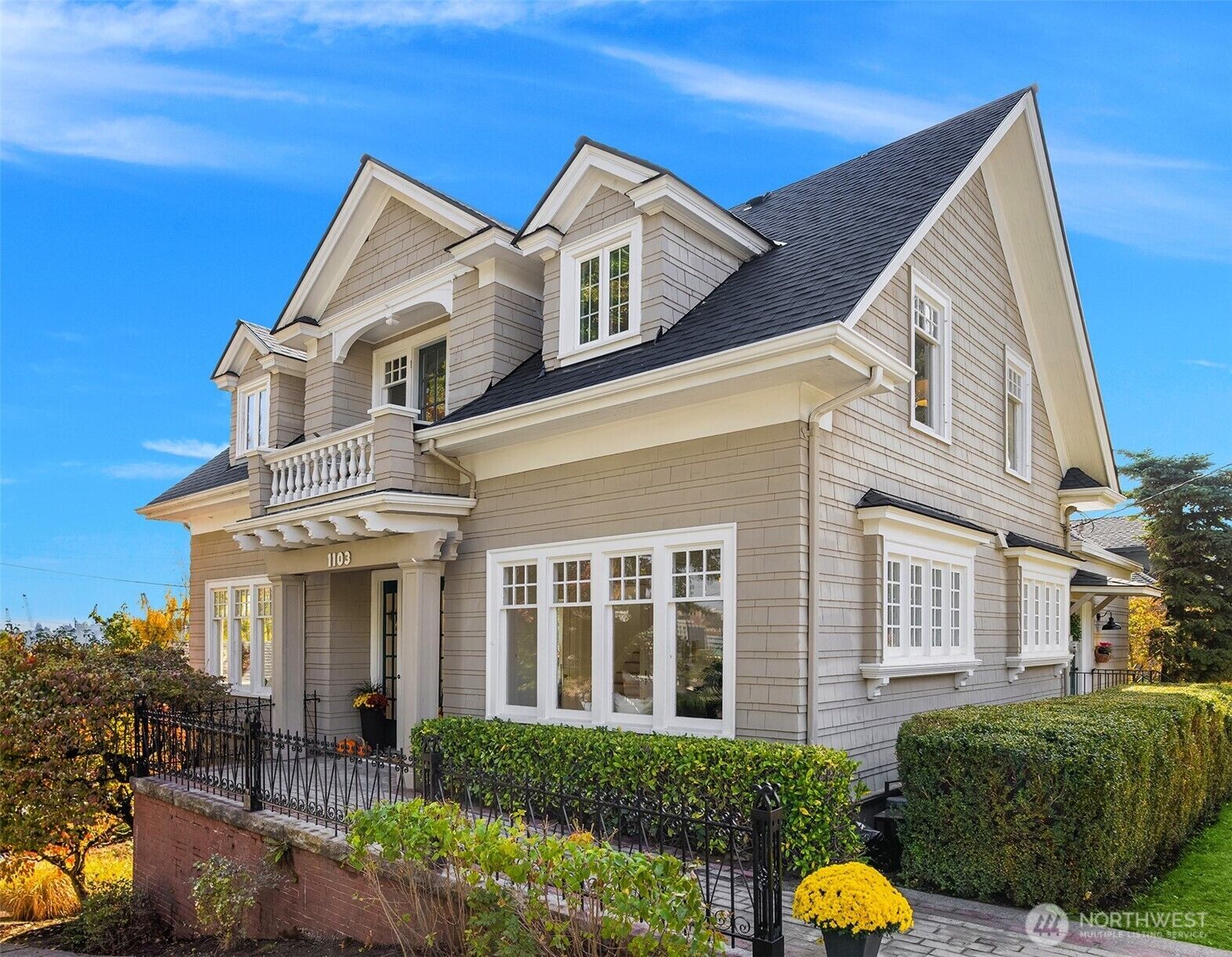 Property Photo: 1103 E Hamlin Street WA 98102