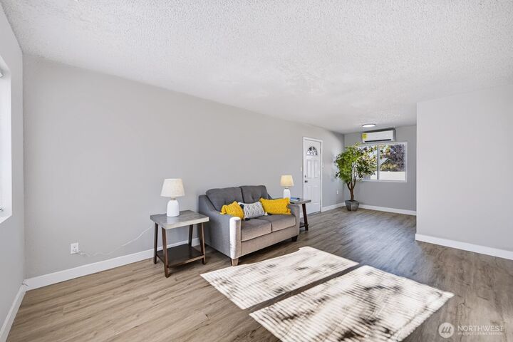 Property Photo: 710 S Hawthorne Drive WA 98837