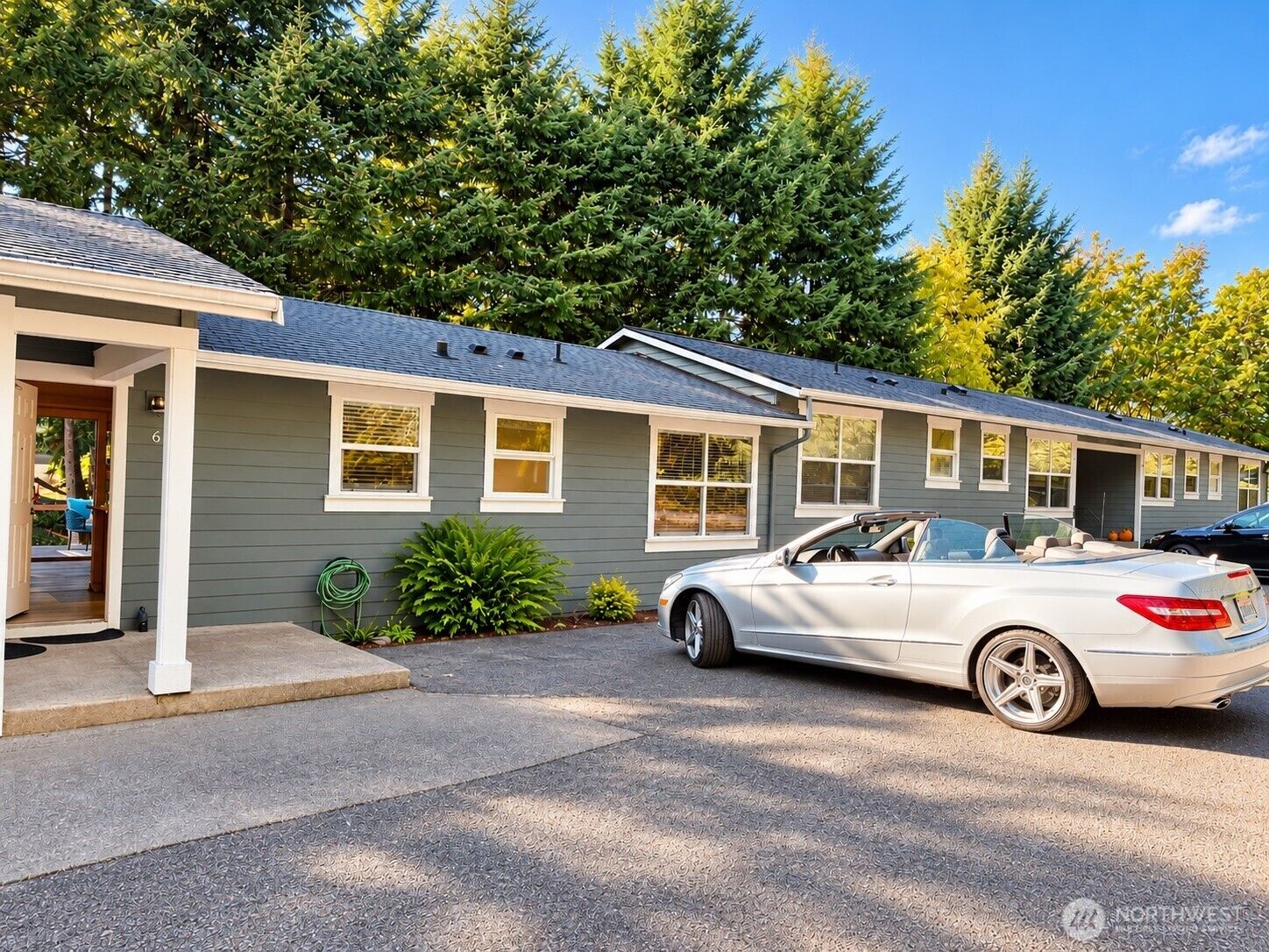 Property Photo:  1574 NE Park View Drive 6  WA 98110 