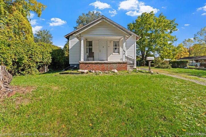 Property Photo:  359 Arcola Street  MI 48141 
