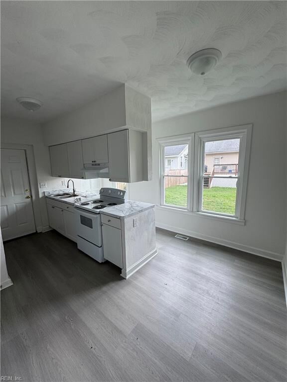 Property Photo: 3210 Llewellyn Ave B VA 23504
