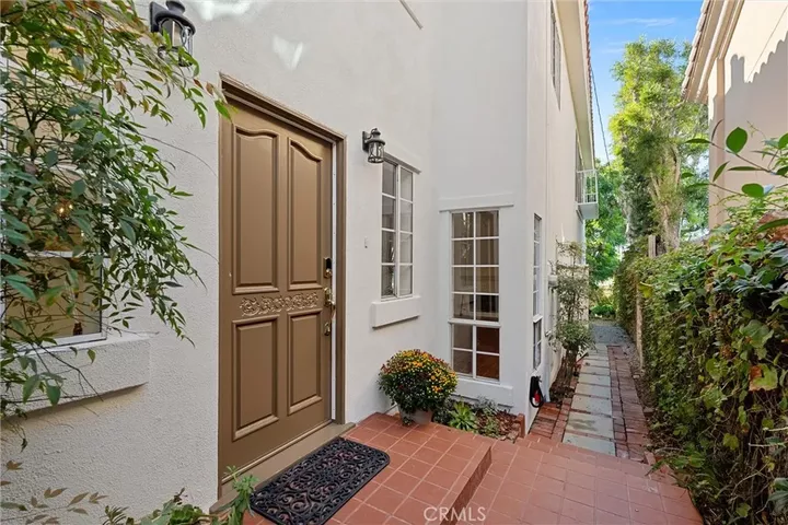 Property Photo:  646 Avenue B  CA 90277 