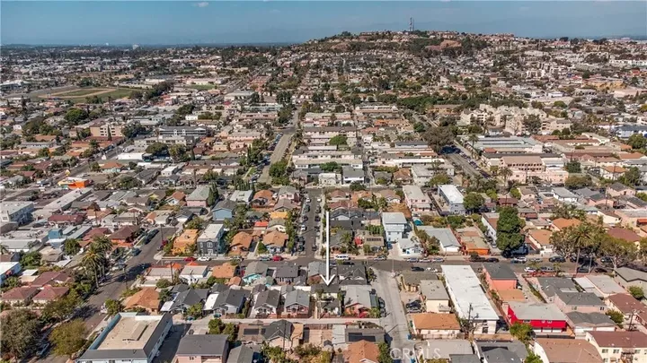 Property Photo: 2151 E Spaulding Court CA 90804