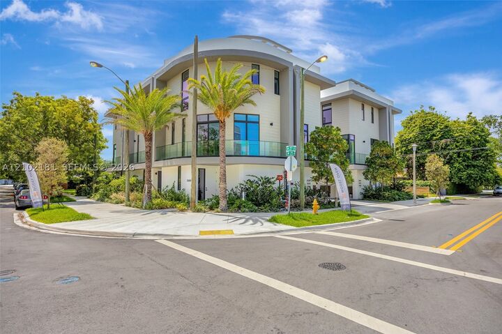 Property Photo: 2694 SW 25th Ave 2694 FL 33133