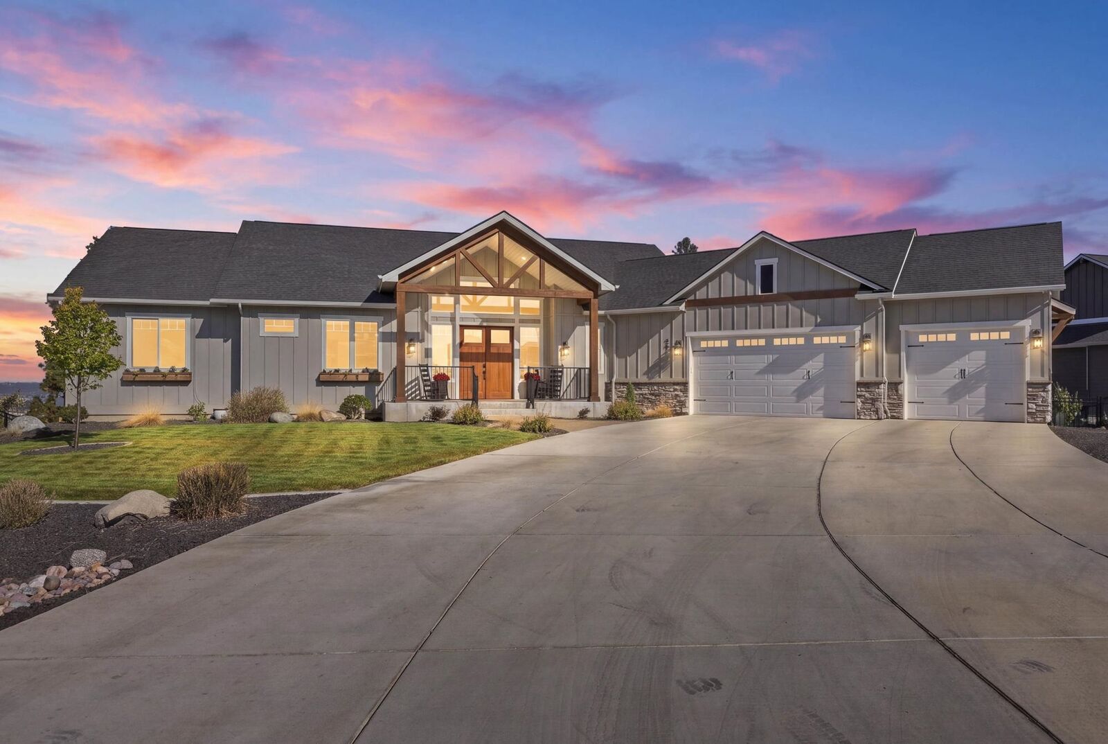 Property Photo:  2518 S Man O War Ln  WA 99037 