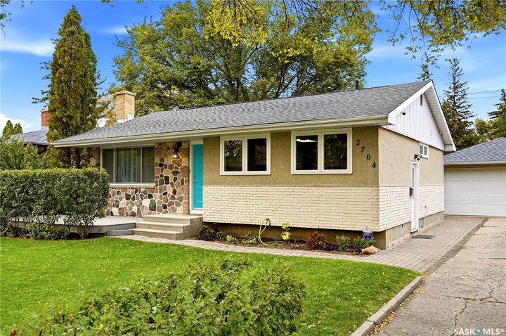 Property Photo:  2704 5th Avenue N  SK S4R 0S7 
