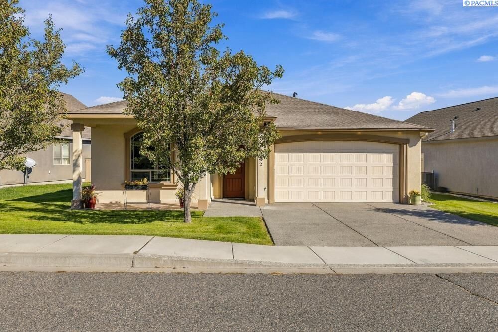 Property Photo:  2662 Eaglewatch Lp  WA 99354 