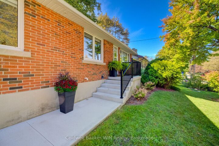 Property Photo:  560 Waterloo Street  ON N0G 2L3 