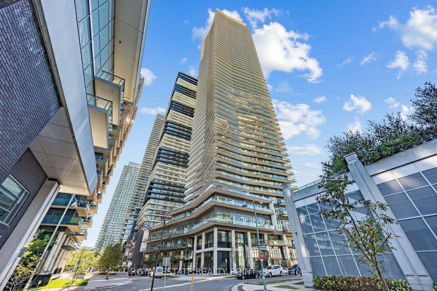 Property Photo:  38 Annie Craig Drive 1008  ON M5V 0G9 