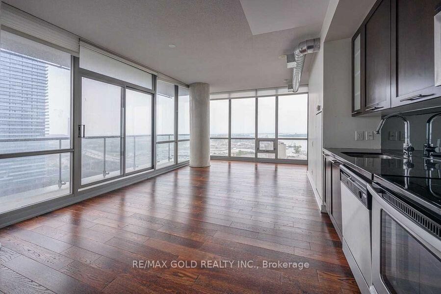 Property Photo:  33 Mill Street 1904  ON M5A 3R3 