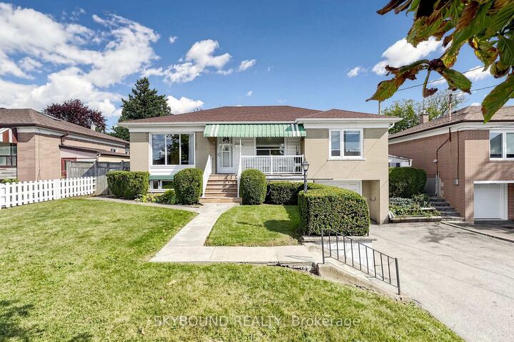 Property Photo:  13 Liscombe Road  ON M6L 2Z9 