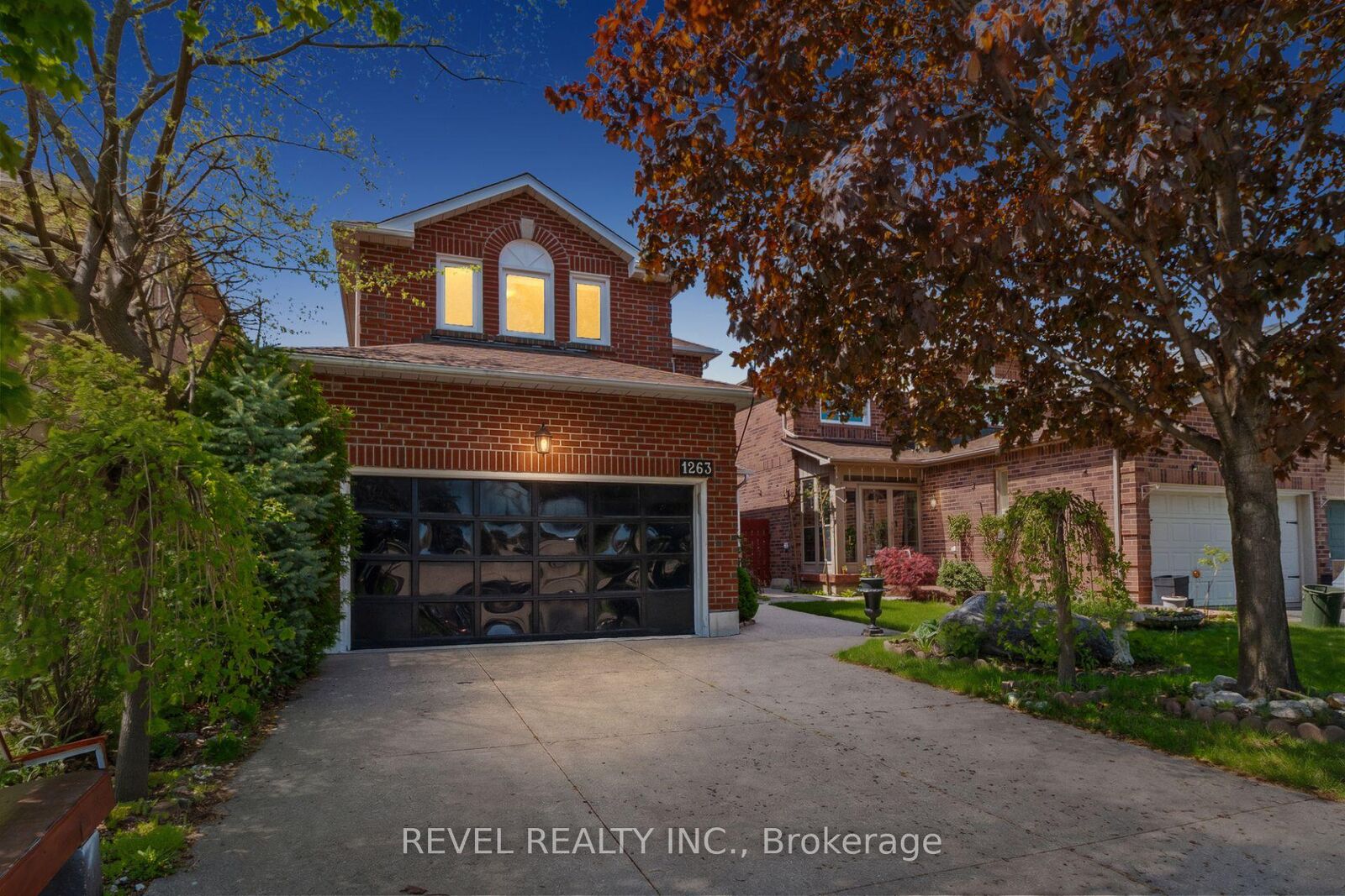 Property Photo:  1263 Bantham Street  ON L5V 1Y8 