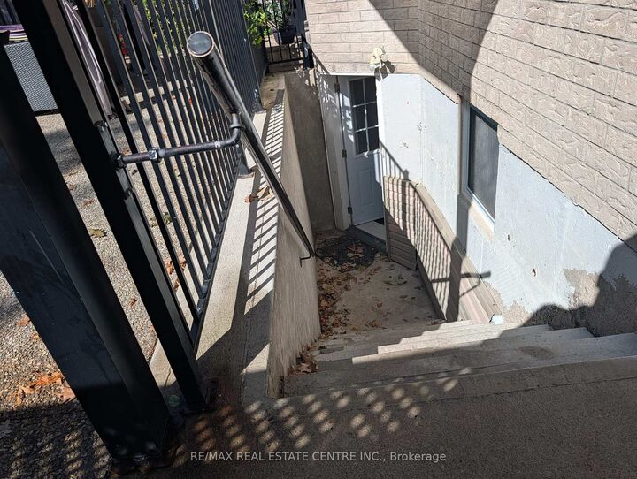 Property Photo:  70 Showboat Crescent Bsmt  ON L6V 4R4 
