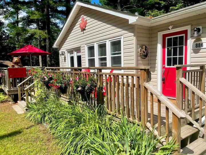 Property Photo:  886 Muskoka 10 Road  ON P0B 1L0 