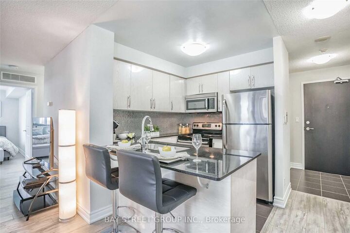 Property Photo:  5791 Yonge Street 2207  ON M2M 0A8 