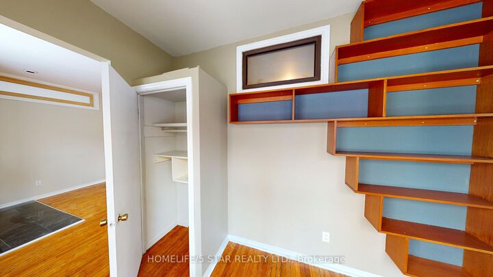 Property Photo:  642 Dovercourt Road Apt 1  ON M6H 2W6 