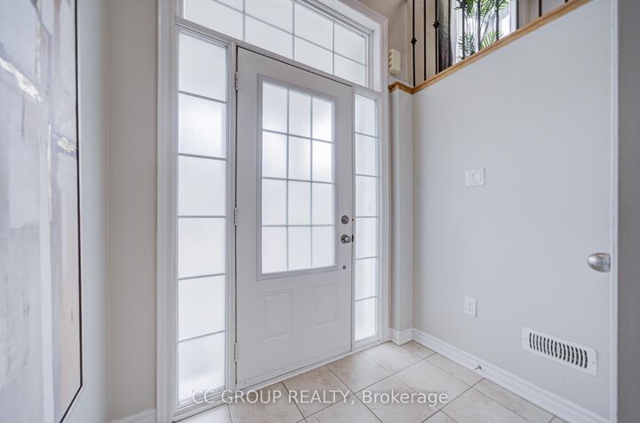 Photo de la propriété:  138 Farooq Boulevard S  ON L4H 4S1 