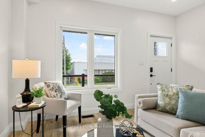 Property Photo:  39 Victoria Street  ON L7G 3N5 
