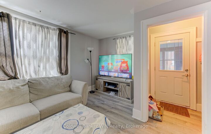 Property Photo:  160 Queen Street E  ON N0G 2L3 