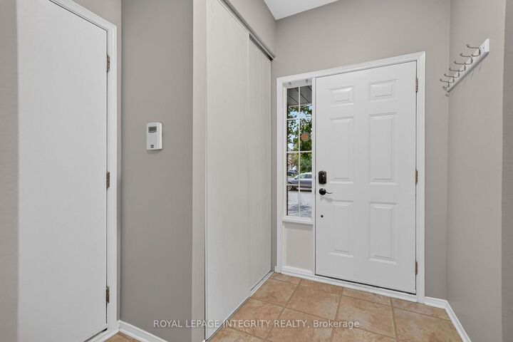 Property Photo:  23 Tyne Court  ON K2K 3H7 
