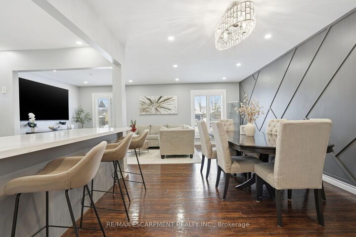 Property Photo:  95 Chilton Drive  ON L8J 1L8 