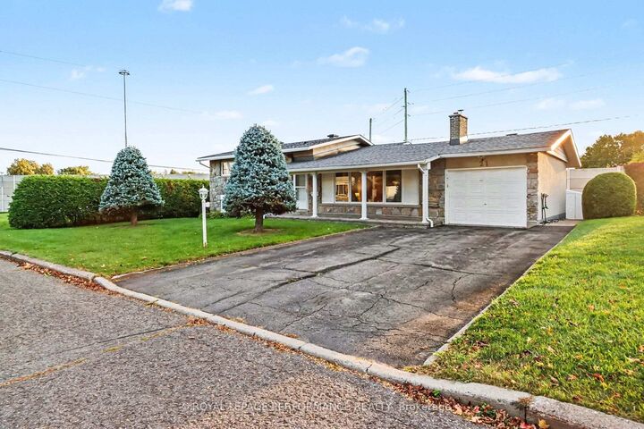 Property Photo:  21 Pulford Crescent  ON K2B 6L6 