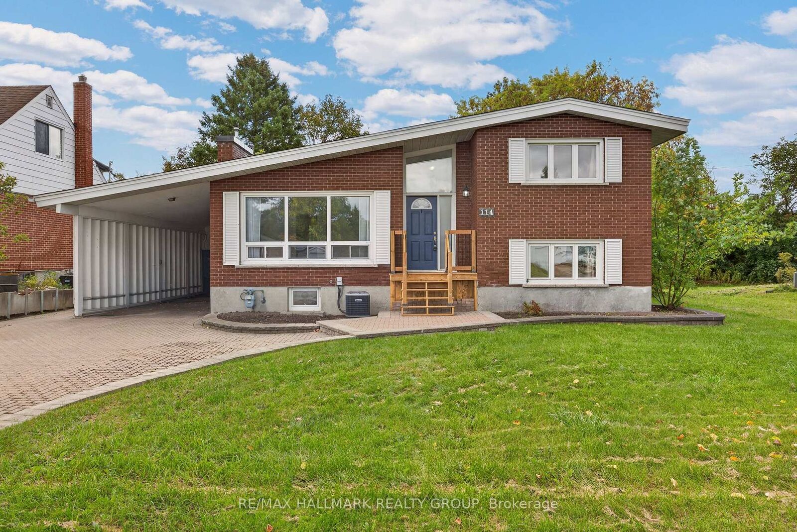 Property Photo:  114 Meadowlands Drive W  ON K2G 2R8 
