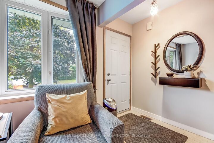 Property Photo:  94 Nicholas Crescent  ON N6E 2E9 